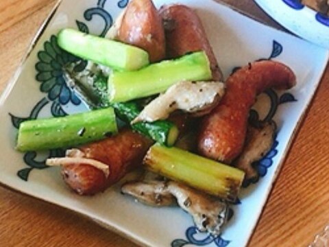 アスパラと舞茸とソーセージのバターソテー